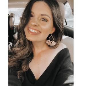 Meet your Posher, Alyssa